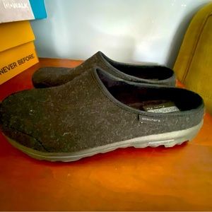 Skechers go walk patch mules- New in box
